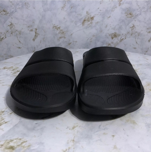 Oefos Comfort Slides Men's size 7 Women's Size 9 Black #W9 - Picture 3 of 8